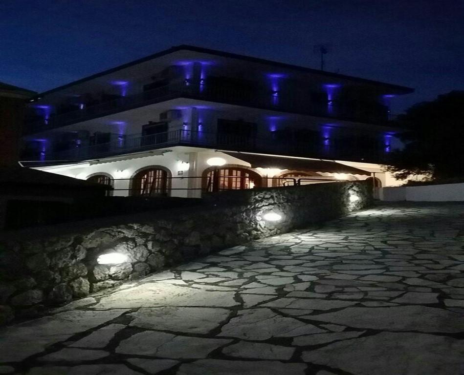 Thomas Art Hotel Pelekas Exterior photo